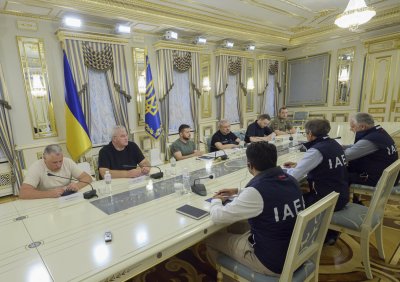 Украинският президент Володимир Зеленски се срещна с инспекторите на Международната