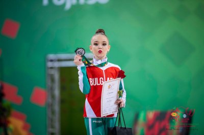 Българската състезателка Стилияна Николова спечели бронзов медал в многобоя на