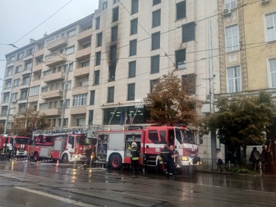 Пожар в хотел в центъра на София, жена е загинала, две деца са пострадали (СНИМКИ)