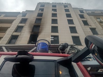 Неизправно зарядно устройство - една от вероятните причини за пожара в столичния хотел