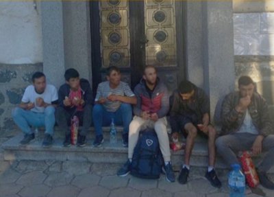 Кметът на село Трояново залови група нелегални мигранти