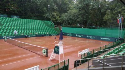 България е на косъм от паметен успех за Купа "Дейвис", но дъжд отложи развръзката за неделя