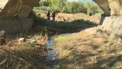 Почистват коритото на река Благоевградска Бистрица от храсти и дървета