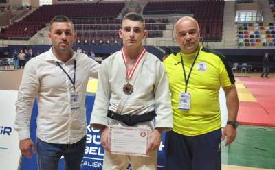 Преслав Петров спечели сребро на балканиадата за юноши и девойки