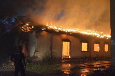 Полицията в Хасково задържа мъж, запалил 3 сгради снощи