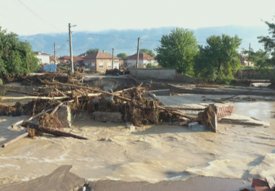 Доброволци се включват в помощ на пострадалите от наводнението в Каравелово, Богдан и Слатина