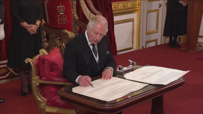 Денят на краля: Чарлз III е новият британски монарх (Снимки)