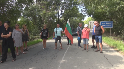 Собственици на земи блокираха пътя Царево – Синеморец в знак