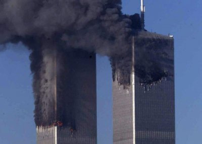 Светът си спомня за терористичните атаки на 11 септември 2001 г. в САЩ (СНИМКИ)
