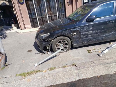 Шофьор удари две коли на българското посолство в Скопие и избяга