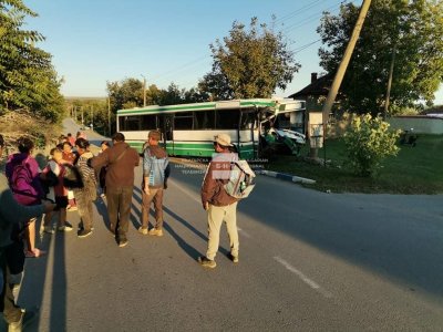 Автобус се вряза в стълб във врачанското село Бутан В