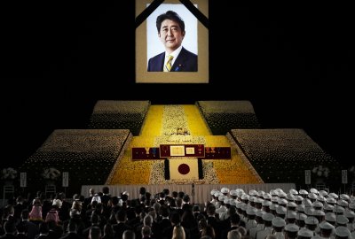 Япония се прощава с бившия премиер Шиндзо Абе