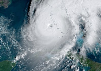 Ураганът Иън достигна Флорида, 2 милиона домакинства са без ток