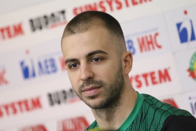 Николай Грозев е един от четиримата баскетболисти от шампионския отбор