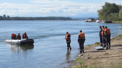 Как се евакуират хора от потъващ кораб в река Дунав?