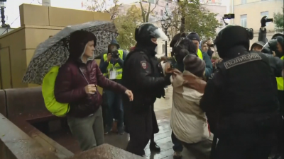 Стотици арестувани при поредни протести срещу мобилизацията в Русия