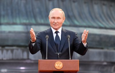 Путин призна независимостта на Херсонска и Запорожка области