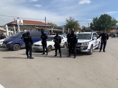 Проверяват се търговски обекти в Дупница и Кюстендил, има задържан (СНИМКИ И ВИДЕО)