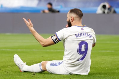 Пропуск от дузпата на Бензема попречи на Реал Мадрид да победи десетима от Осасуна