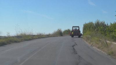 Жителите на селата край Гълъбово всеки ден минават по път
