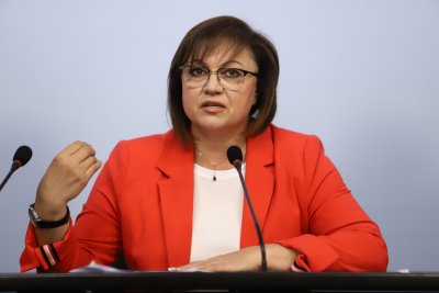 Напрежение в БСП Лидерът на БСП Корнелия Нинова и двама