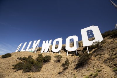 Започна пребоядисването на легендарният надпис „Холивуд“, който се ремонтира за
