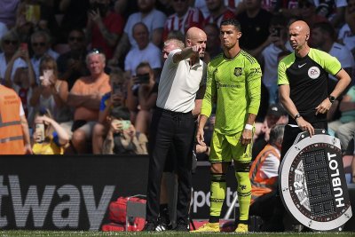 Тен Хаг: Роналдо е разочарован, когато не играе, но остава щастлив на „Олд Трафорд“
