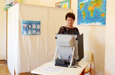България гласува в пореден парламентарен вот (СНИМКИ)