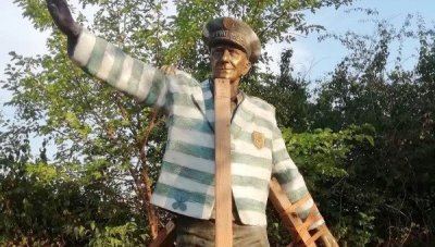 Скулптура на Никола Спасов пред стадион „Тича“ бе открита в