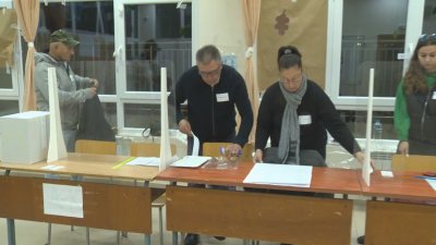 Изборният ден в една от най големите секции в София