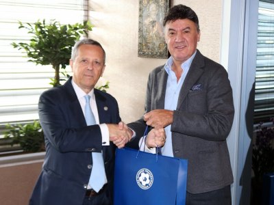 Президентът на Българския футболен съюз Борислав Михайлов посрещна своя гръцки