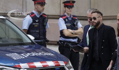 Започва делото срещу Неймар, бразилецът пристигна в Барселона