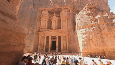 Туристическият поток към уникалния град Петра се възобновява обявиха йорданските