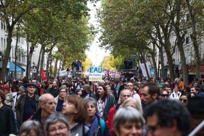 Вълна на социални протести в Европа Хиляди се включиха в