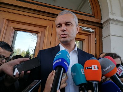 Лидерът на Възраждане Костадин Костадинов заяви че въпреки решението на
