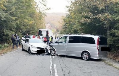 Трима души пострадаха в катастрофа на пътя Бургас - Малко Търново