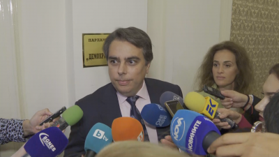 Асен Василев за проблемите с избора на председател на НС: Досега в такава ситуация не сме изпадали, юристите са на ход