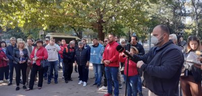 Лекари от Спешна помощ в Пловдив и региона протестират пред
