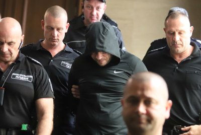Стоп палка, нож и маска открити в автомобила на Семерджиев, съдът го остави в ареста