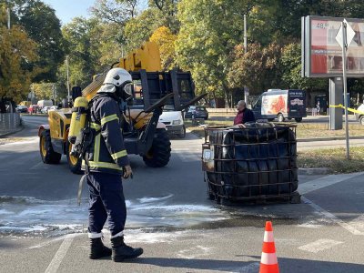Затвориха ключово кръстовище в Пловдив заради разлив на азотна киселина