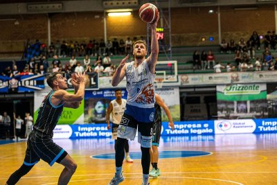 Българският баскетболен национал Иван Алипиев изигра силен двубой за клубния