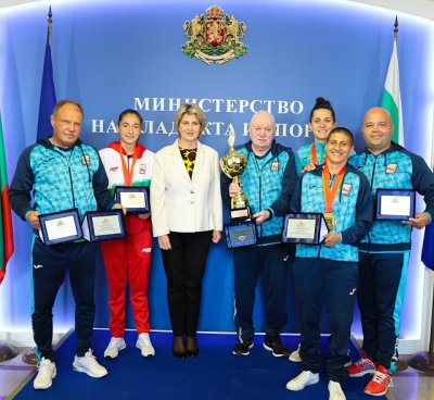 Министър Лечева награди медалистите от европейските първенства по бокс и джудо