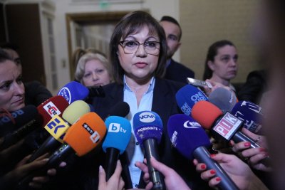 Лидерът на БСП Корнелия Нинова съобщи в парламента, че в