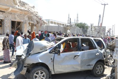 Над 100 души загинаха при двоен атентат в Сомалия