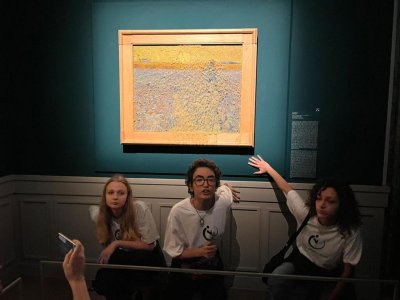 Екоактивисти заляха със супа още една картина на Ван Гог - този път в Рим