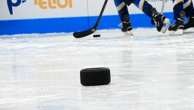 Миналогодишният шампион в Националната хокейна лига НХЛ Колорадо Аваланч допусна