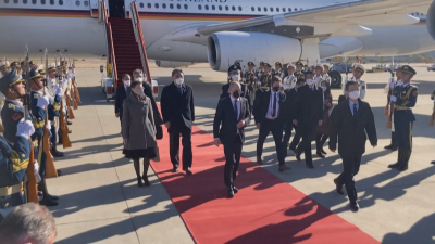 Германският канцлер Олаф Шолц пристигна на посещение в Пекин Това