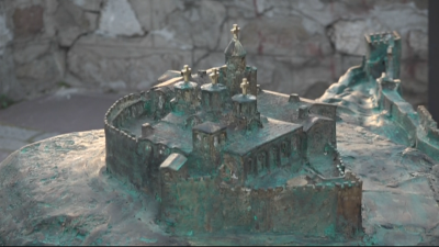 Нова вандалска проява във Велико Търново, изпочупиха части от макета на крепостта "Царевец"