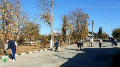 Живеещите във варненското село Китка днес ще ремонтират сами главната