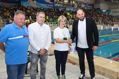 Министърът на младежта и спорта Весела Лечева поздрави плувците треньорите